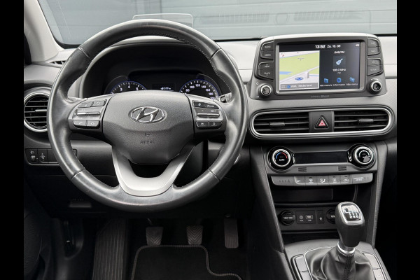 Hyundai Kona 1.0T Premium 1e Eigenaar,Navi,Camera,Trekhaak,6 Bak,120pk,Keyless,Head-up Display,Apk tot 10-2026
