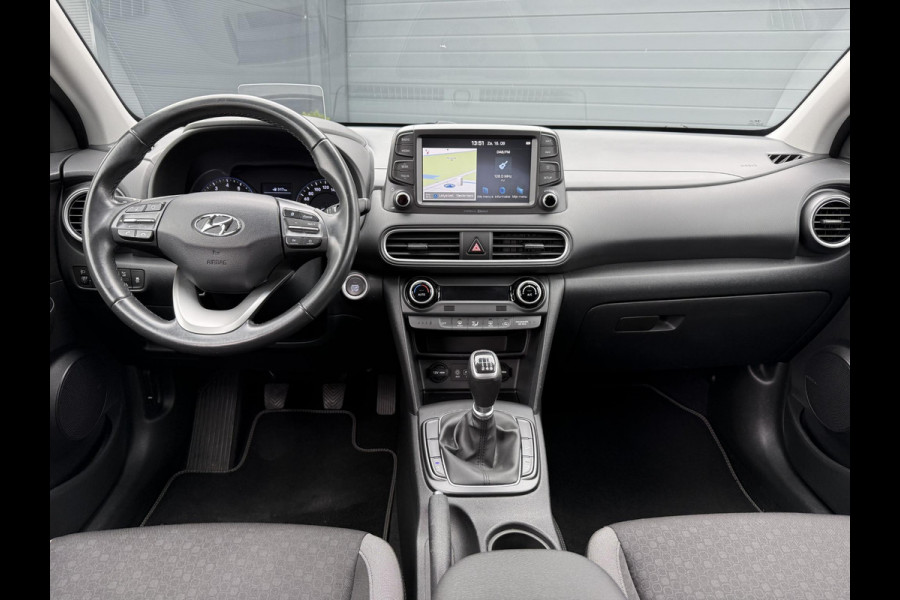 Hyundai Kona 1.0T Premium 1e Eigenaar,Navi,Camera,Trekhaak,6 Bak,120pk,Keyless,Head-up Display,Apk tot 10-2026