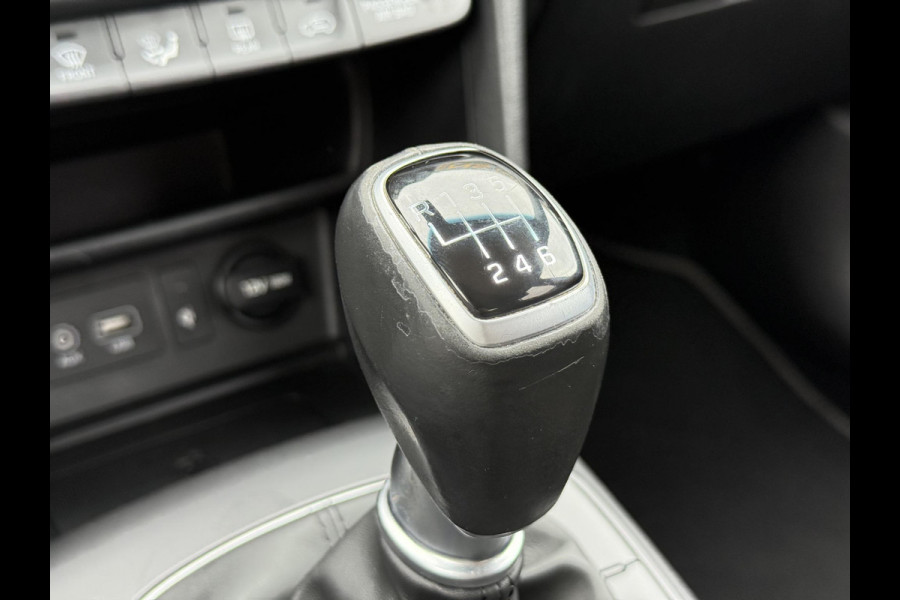 Hyundai Kona 1.0T Premium 1e Eigenaar,Navi,Camera,Trekhaak,6 Bak,120pk,Keyless,Head-up Display,Apk tot 10-2026