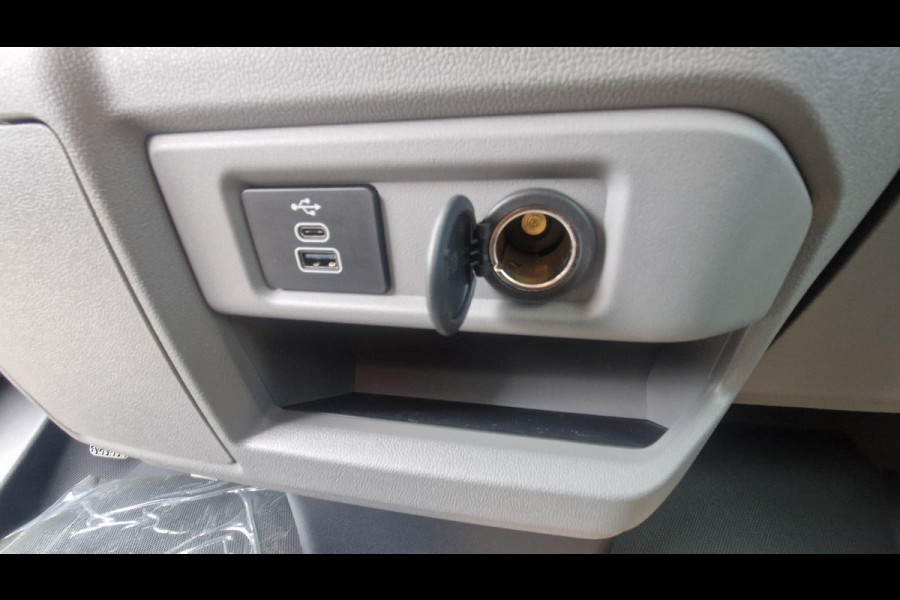 Ford Transit Custom 320 2.5 PHEV L2H1 Limited 233pk | Driver Assistance pack Premium | Wegklapbare Trekhaak | Verwarmd Stuurwiel | 17 inch Licht metalen Velgen | B&O Speakers