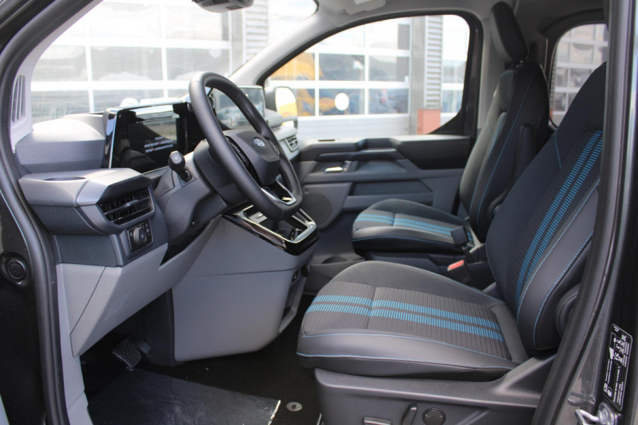 Ford Transit Custom 320 2.5 PHEV L2H1 Sport DC 233pk | 0,99% Renteactie! | Dubbele Cabine | Dubbele zijschuifdeur | Inklapbare trekhaak | 19 inch lichtmetalen Sport velgen (mat zwart) | Verwarmbaar stuurwiel | Navigatie systeem