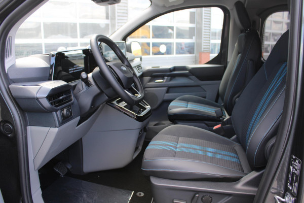 Ford Transit Custom 320 2.5 PHEV L2H1 Sport DC 233pk | 0,99% Renteactie! | Dubbele Cabine | Dubbele zijschuifdeur | Inklapbare trekhaak | 19 inch lichtmetalen Sport velgen (mat zwart) | Verwarmbaar stuurwiel | Navigatie systeem
