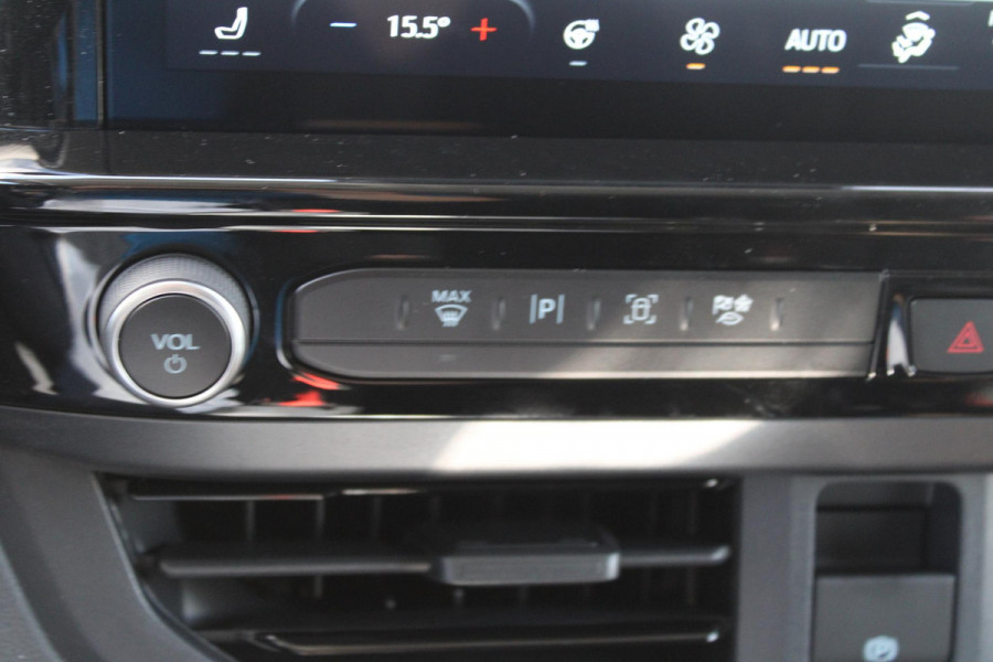 Ford Transit Custom 320 2.5 PHEV L2H1 Sport DC 233pk | 0,99% Renteactie! | Dubbele Cabine | Dubbele zijschuifdeur | Inklapbare trekhaak | 19 inch lichtmetalen Sport velgen (mat zwart) | Verwarmbaar stuurwiel | Navigatie systeem