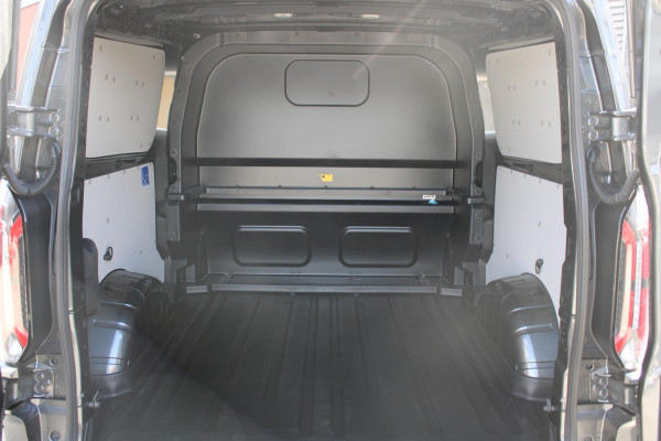 Ford Transit Custom 320 2.5 PHEV L2H1 Sport DC 233pk | 0,99% Renteactie! | Dubbele Cabine | Dubbele zijschuifdeur | Inklapbare trekhaak | 19 inch lichtmetalen Sport velgen (mat zwart) | Verwarmbaar stuurwiel | Navigatie systeem