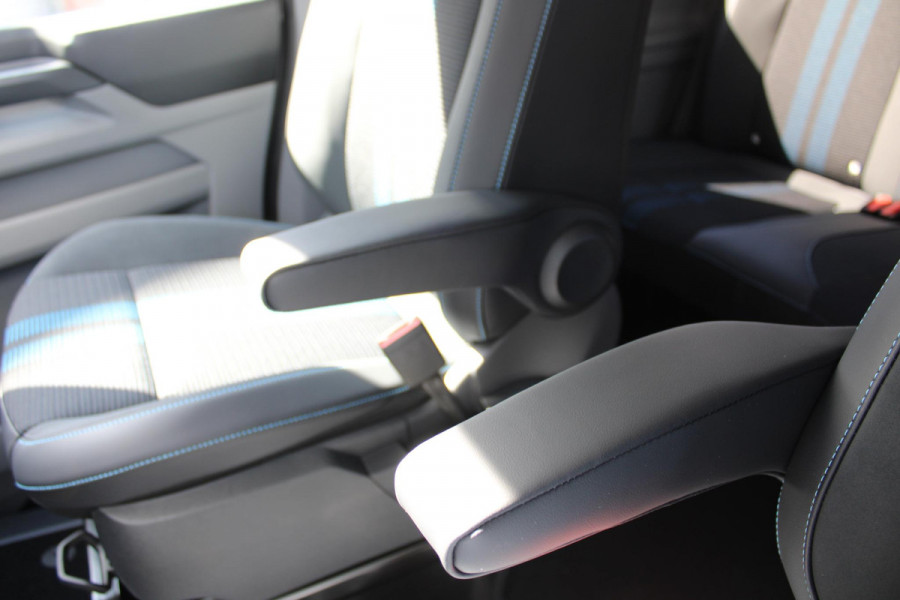 Ford Transit Custom 320 2.5 PHEV L2H1 Sport DC 233pk | 0,99% Renteactie! | Dubbele Cabine | Dubbele zijschuifdeur | Inklapbare trekhaak | 19 inch lichtmetalen Sport velgen (mat zwart) | Verwarmbaar stuurwiel | Navigatie systeem