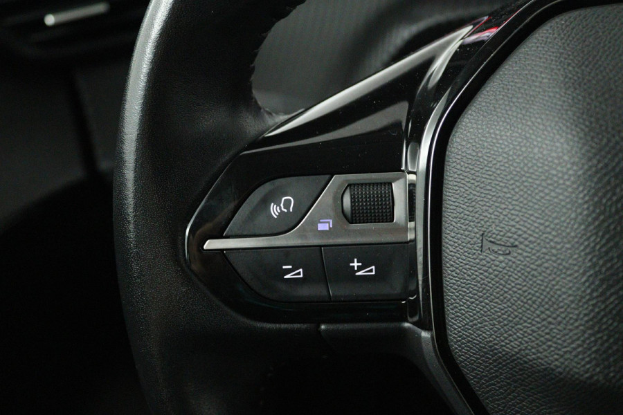Peugeot 208 1.2 PureTech Blue Lease Active (CRUISE CONTROL, NAVIGATIE, PARKEERSENSOREN, BLUETOOTH, NL-AUTO)