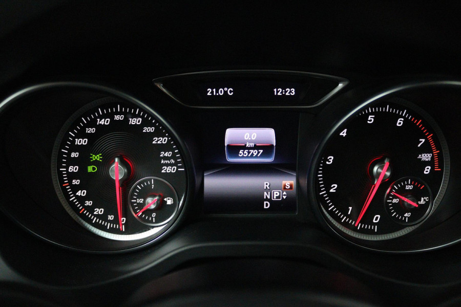 Mercedes-Benz GLA 250 4Matic Premium Plus (PANORAMADAK, STOELVERWARMING, ACHTERUITRIJCAMERA, CRUISE CONTROL)