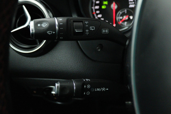 Mercedes-Benz GLA 250 4Matic Premium Plus (PANORAMADAK, STOELVERWARMING, ACHTERUITRIJCAMERA, CRUISE CONTROL)