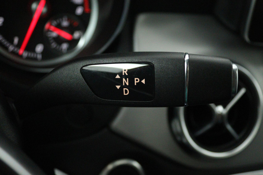 Mercedes-Benz GLA 250 4Matic Premium Plus (PANORAMADAK, STOELVERWARMING, ACHTERUITRIJCAMERA, CRUISE CONTROL)