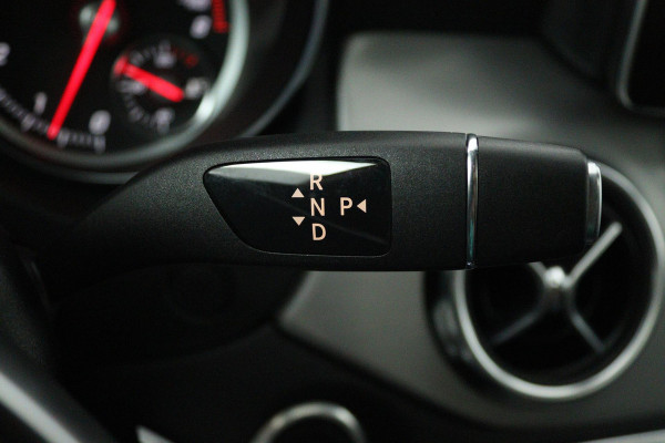 Mercedes-Benz GLA 250 4Matic Premium Plus (PANORAMADAK, STOELVERWARMING, ACHTERUITRIJCAMERA, CRUISE CONTROL)