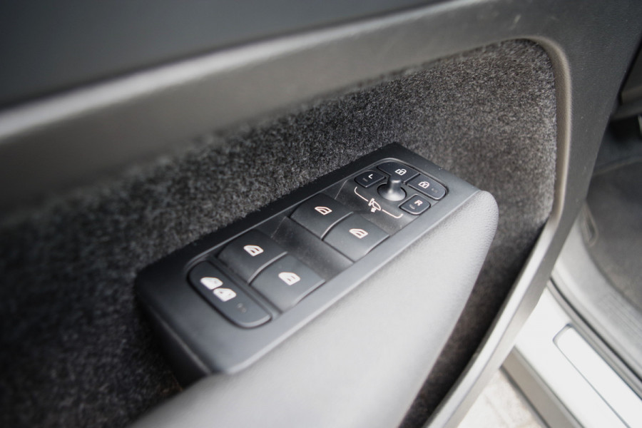 Volvo XC40 1.5 T4 211 PK Plug-in hybrid Core Bright, Camera, LED, Cruise Control