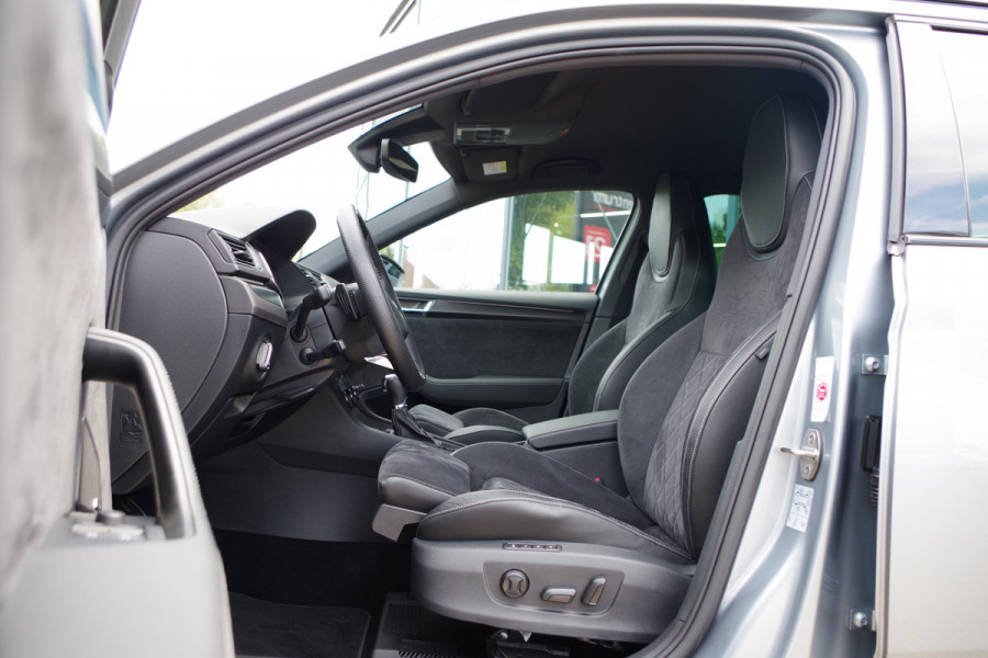 Škoda Superb Combi 1.4 TSI 218 PK iV Sportline Business PHEV, Adap. Cruise Control, Canton Sound, LED