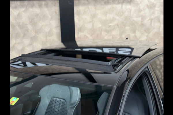 Volkswagen Golf 1.5 eTSI R-Line Business | pano | Keyless | sfeerverlichting | camera | Trekhaak | DAB |