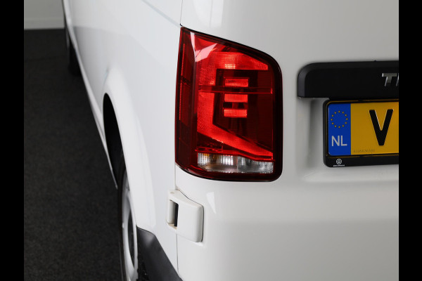 Volkswagen Transporter 2.0 TDI L2H1 28 Economy Business 110 pk | Navigatie via App | Trekhaak | Parkeersensoren achter | Cruise control | Apple Carplay/Android Auto |