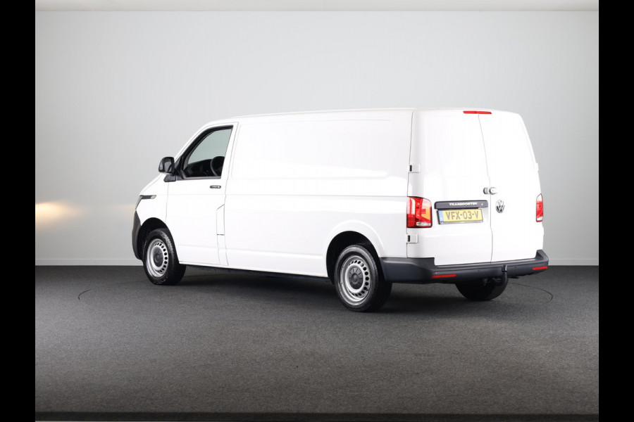 Volkswagen Transporter 2.0 TDI L2H1 28 Economy Business 110 pk | Navigatie via App | Trekhaak | Parkeersensoren achter | Cruise control | Apple Carplay/Android Auto |
