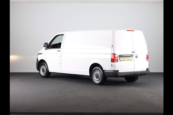 Volkswagen Transporter 2.0 TDI L2H1 28 Economy Business 110 pk | Navigatie via App | Trekhaak | Parkeersensoren achter | Cruise control | Apple Carplay/Android Auto |