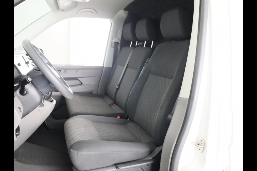 Volkswagen Transporter 2.0 TDI L2H1 28 Economy Business 110 pk | Navigatie via App | Trekhaak | Parkeersensoren achter | Cruise control | Apple Carplay/Android Auto |