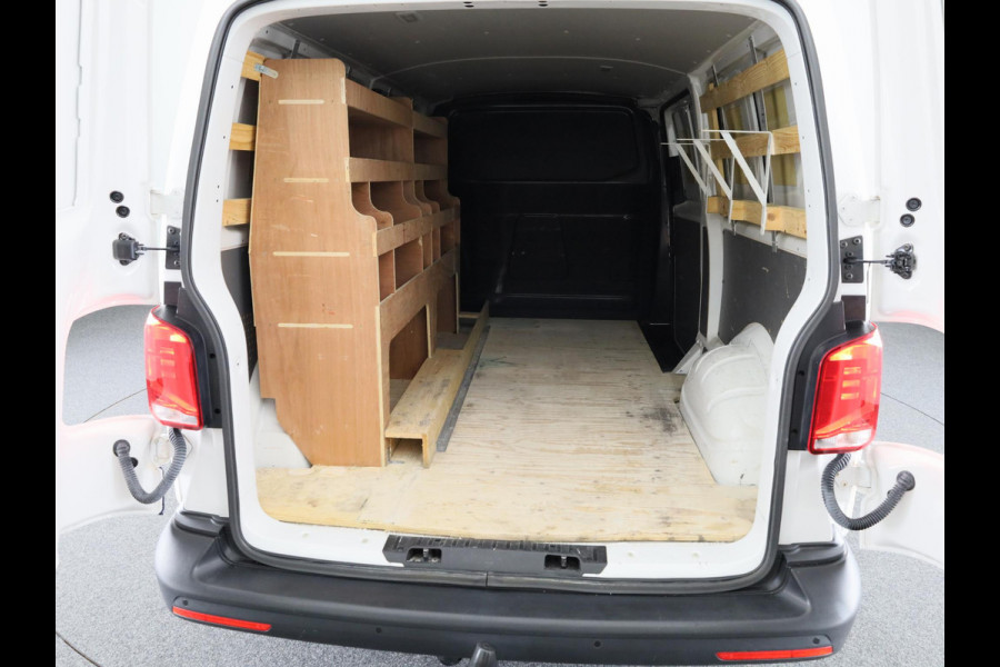 Volkswagen Transporter 2.0 TDI L2H1 28 Economy Business 110 pk | Navigatie via App | Trekhaak | Parkeersensoren achter | Cruise control | Apple Carplay/Android Auto |