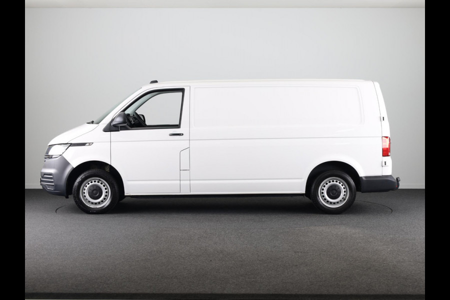 Volkswagen Transporter 2.0 TDI L2H1 28 Economy Business 110 pk | Navigatie via App | Trekhaak | Parkeersensoren achter | Cruise control | Apple Carplay/Android Auto |