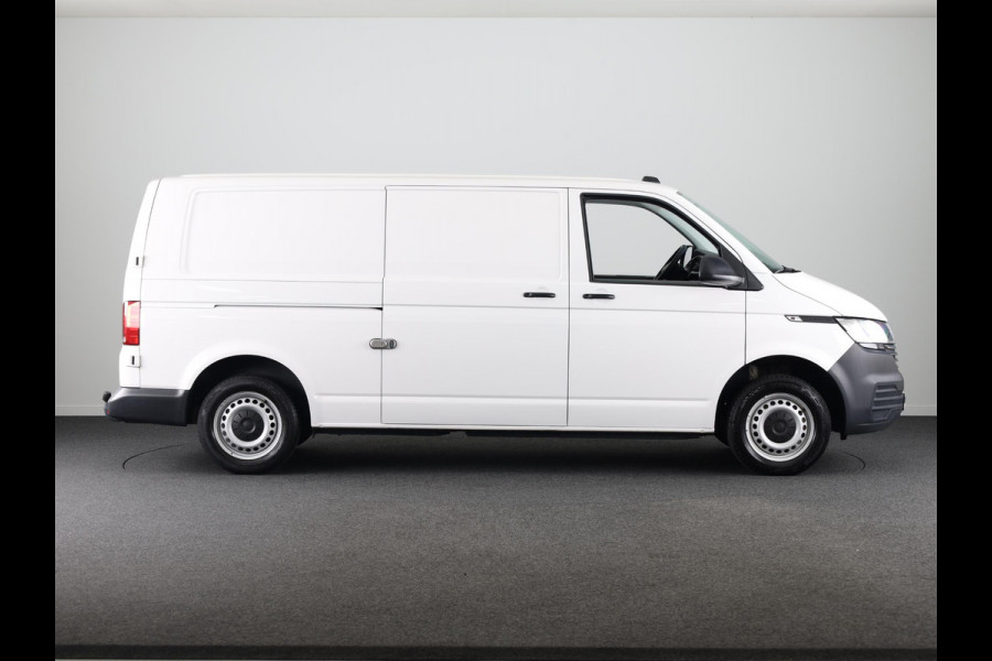 Volkswagen Transporter 2.0 TDI L2H1 28 Economy Business 110 pk | Navigatie via App | Trekhaak | Parkeersensoren achter | Cruise control | Apple Carplay/Android Auto |