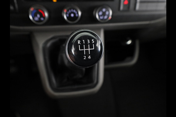 Volkswagen Transporter 2.0 TDI L2H1 28 Economy Business 110 pk | Navigatie via App | Trekhaak | Parkeersensoren achter | Cruise control | Apple Carplay/Android Auto |