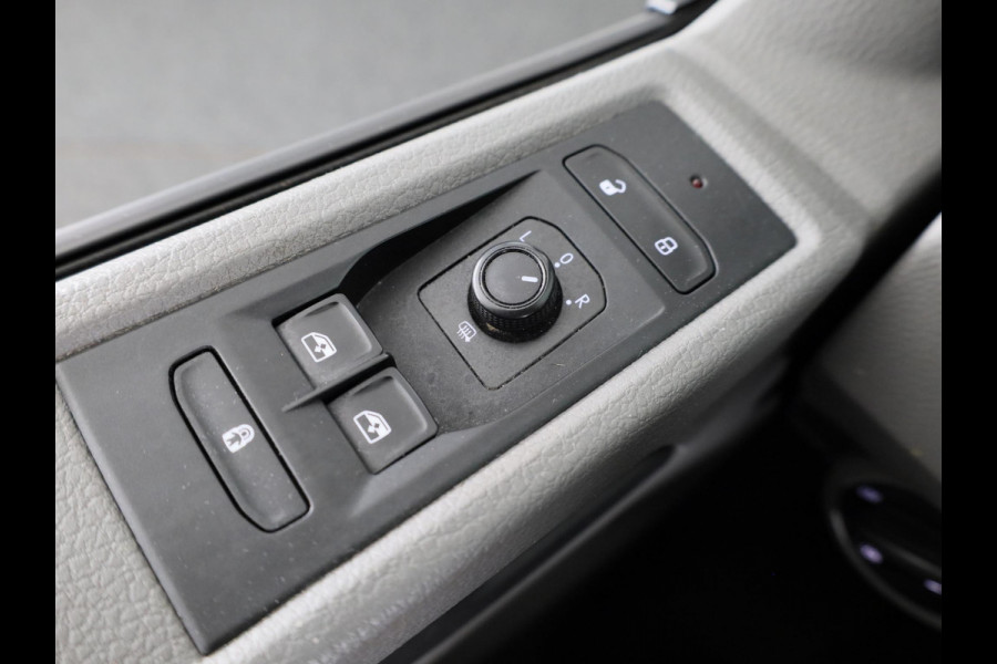 Volkswagen Transporter 2.0 TDI L2H1 28 Economy Business 110 pk | Navigatie via App | Trekhaak | Parkeersensoren achter | Cruise control | Apple Carplay/Android Auto |