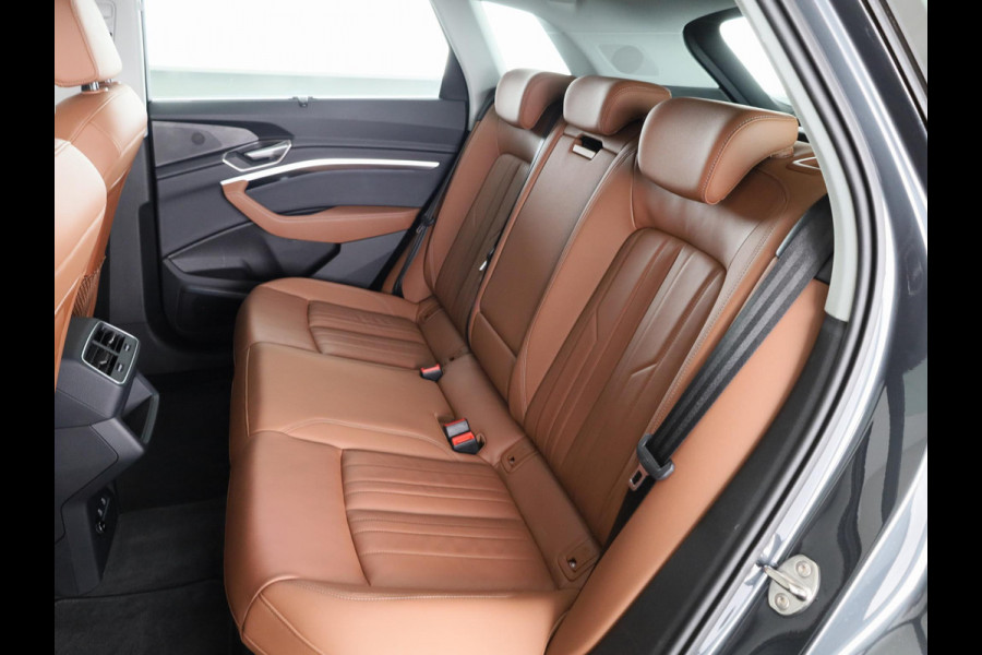 Audi Q8 e-tron 55 quattro Advanced Edition Plus 115 kWh 408pk | Panoramadak | Wegklapbare trekhaak | B&O Premium Sound | lederen bekleding | Head up Display
