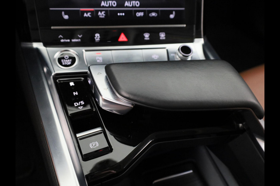 Audi Q8 e-tron 55 quattro Advanced Edition Plus 115 kWh 408pk | Panoramadak | Wegklapbare trekhaak | B&O Premium Sound | lederen bekleding | Head up Display