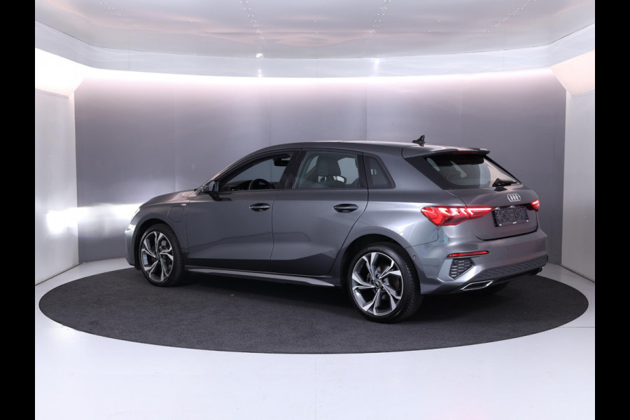 Audi A3 Sportback 40 TFSI e S edition 204 pk S-tronic | Navigatie | Panoramadak | Parkeersensoren (Park assist) | LED koplampen | Stoelverwarming | Lichtmetalen velgen 18" |