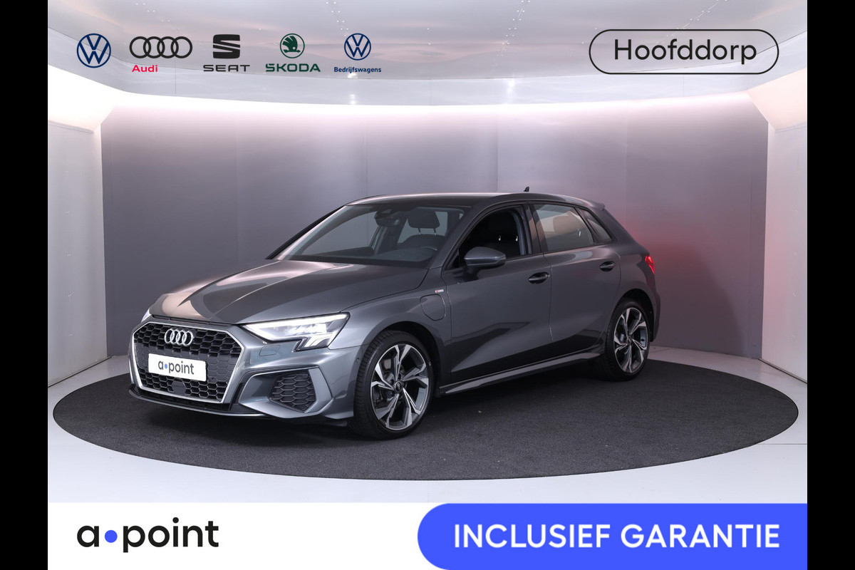 Audi A3 Sportback 40 TFSI e S edition 204 pk S-tronic | Navigatie | Panoramadak | Parkeersensoren (Park assist) | LED koplampen | Stoelverwarming | Lichtmetalen velgen 18" | Audi A3 Sportback 40 TFSI e S edition 204 pk S-tronic | Navigatie | Panoramadak | Parkeersensoren (Park assist) | LED koplampen | Stoelverwarming | Lichtmetalen velgen 18" |