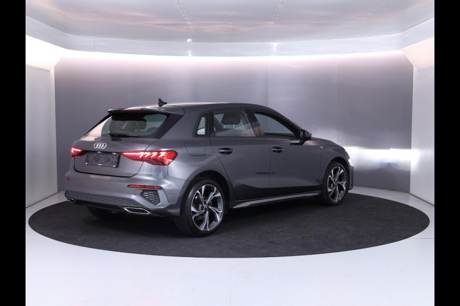 Audi A3 Sportback 40 TFSI e S edition 204 pk S-tronic | Navigatie | Panoramadak | Parkeersensoren (Park assist) | LED koplampen | Stoelverwarming | Lichtmetalen velgen 18" |