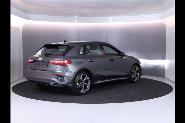 Audi A3 Sportback 40 TFSI e S edition 204 pk S-tronic | Navigatie | Panoramadak | Parkeersensoren (Park assist) | LED koplampen | Stoelverwarming | Lichtmetalen velgen 18" |