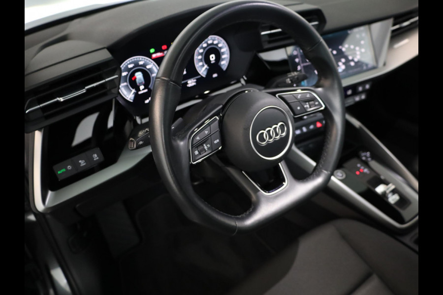 Audi A3 Sportback 40 TFSI e S edition 204 pk S-tronic | Navigatie | Panoramadak | Parkeersensoren (Park assist) | LED koplampen | Stoelverwarming | Lichtmetalen velgen 18" |