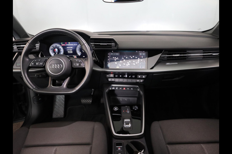 Audi A3 Sportback 40 TFSI e S edition 204 pk S-tronic | Navigatie | Panoramadak | Parkeersensoren (Park assist) | LED koplampen | Stoelverwarming | Lichtmetalen velgen 18" |