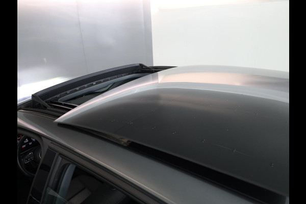 Audi A3 Sportback 40 TFSI e S edition 204 pk S-tronic | Navigatie | Panoramadak | Parkeersensoren (Park assist) | LED koplampen | Stoelverwarming | Lichtmetalen velgen 18" |