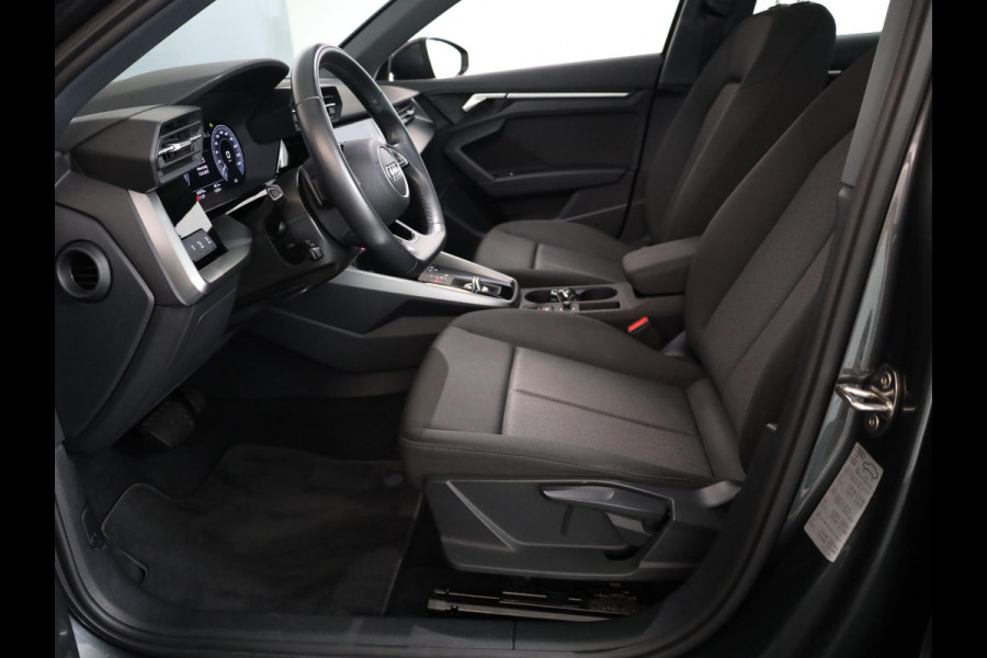 Audi A3 Sportback 40 TFSI e S edition 204 pk S-tronic | Navigatie | Panoramadak | Parkeersensoren (Park assist) | LED koplampen | Stoelverwarming | Lichtmetalen velgen 18" |
