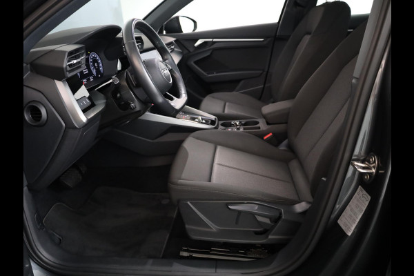 Audi A3 Sportback 40 TFSI e S edition 204 pk S-tronic | Navigatie | Panoramadak | Parkeersensoren (Park assist) | LED koplampen | Stoelverwarming | Lichtmetalen velgen 18" |