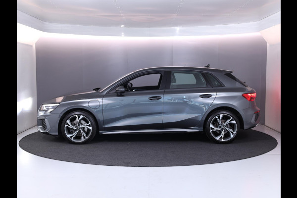 Audi A3 Sportback 40 TFSI e S edition 204 pk S-tronic | Navigatie | Panoramadak | Parkeersensoren (Park assist) | LED koplampen | Stoelverwarming | Lichtmetalen velgen 18" |