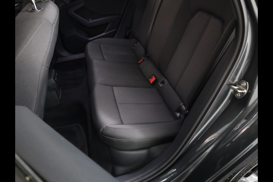 Audi A3 Sportback 40 TFSI e S edition 204 pk S-tronic | Navigatie | Panoramadak | Parkeersensoren (Park assist) | LED koplampen | Stoelverwarming | Lichtmetalen velgen 18" |