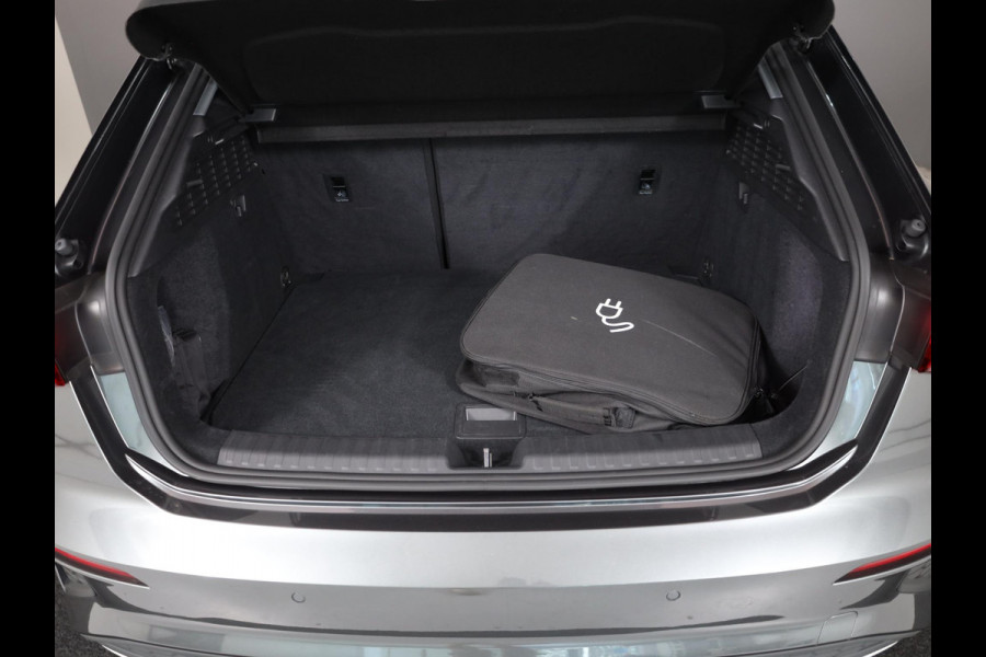 Audi A3 Sportback 40 TFSI e S edition 204 pk S-tronic | Navigatie | Panoramadak | Parkeersensoren (Park assist) | LED koplampen | Stoelverwarming | Lichtmetalen velgen 18" |