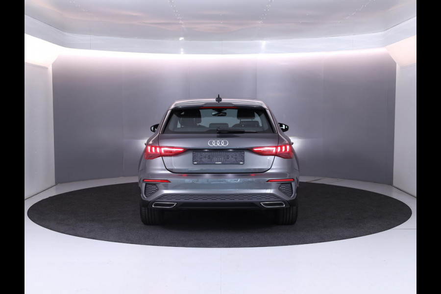 Audi A3 Sportback 40 TFSI e S edition 204 pk S-tronic | Navigatie | Panoramadak | Parkeersensoren (Park assist) | LED koplampen | Stoelverwarming | Lichtmetalen velgen 18" |