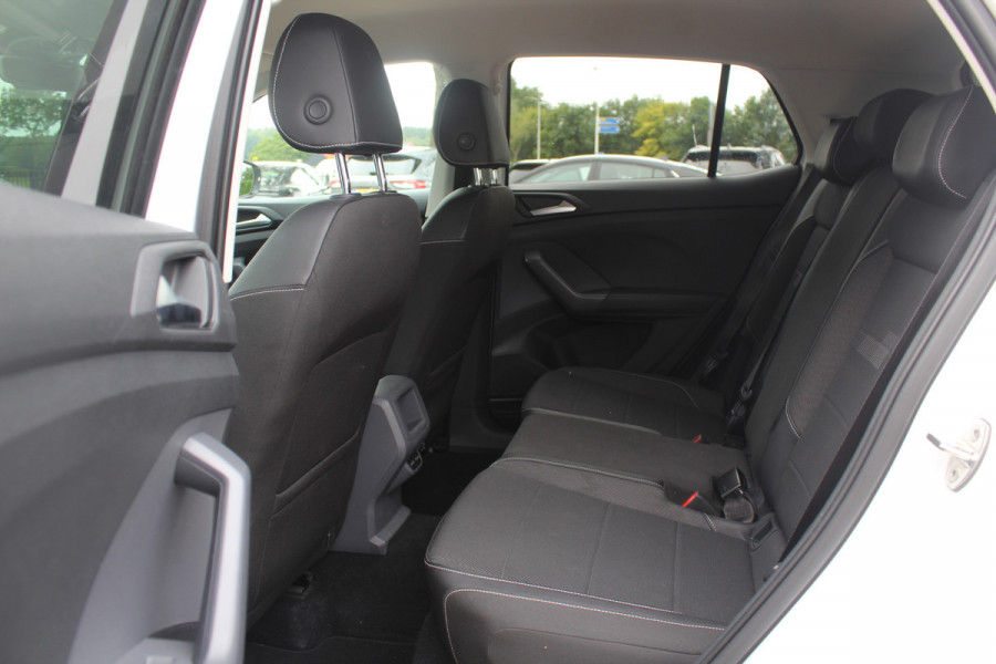 Volkswagen T-Cross 1.0 TSI Style / Trekhaak / Navigatie / Parkeerhulp V+A / 18'' / LED Koplampen / Dodehoek / Stoelverwarming / Apple CarPlay / ACC