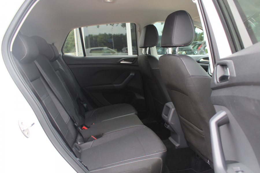 Volkswagen T-Cross 1.0 TSI Style / Trekhaak / Navigatie / Parkeerhulp V+A / 18'' / LED Koplampen / Dodehoek / Stoelverwarming / Apple CarPlay / ACC