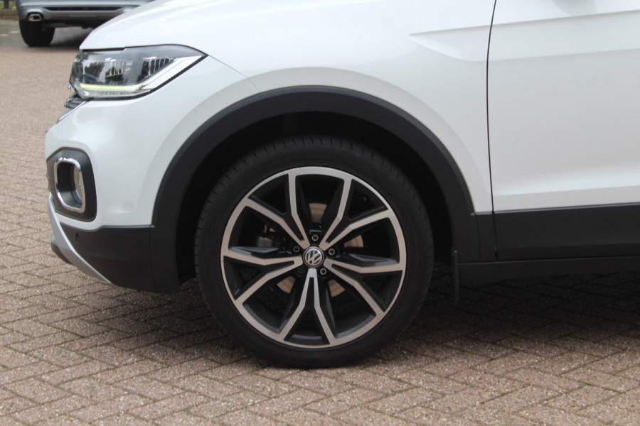 Volkswagen T-Cross 1.0 TSI Style / Trekhaak / Navigatie / Parkeerhulp V+A / 18'' / LED Koplampen / Dodehoek / Stoelverwarming / Apple CarPlay / ACC