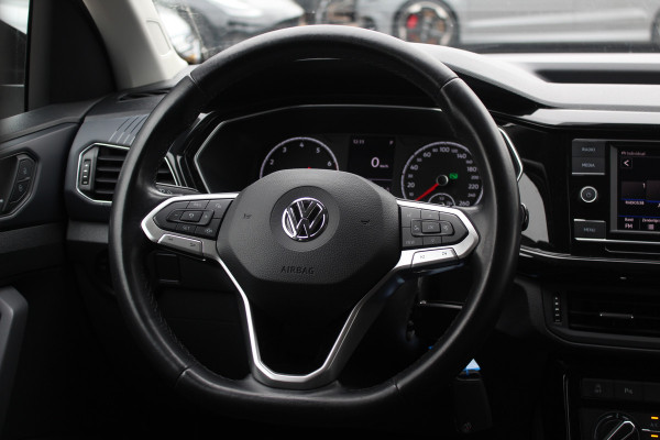 Volkswagen T-Cross 1.0 TSI Style / Trekhaak / Navigatie / Parkeerhulp V+A / 18'' / LED Koplampen / Dodehoek / Stoelverwarming / Apple CarPlay / ACC
