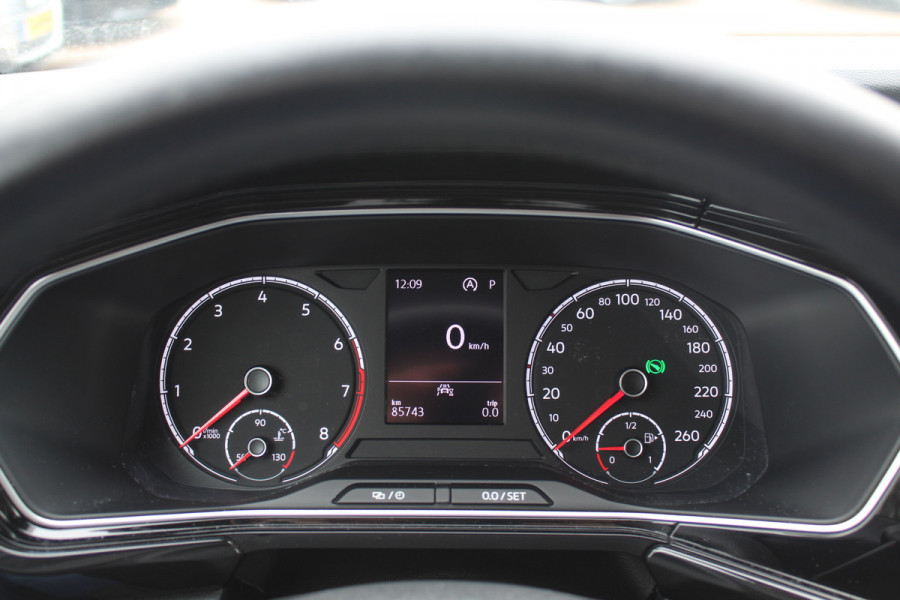 Volkswagen T-Cross 1.0 TSI Style / Trekhaak / Navigatie / Parkeerhulp V+A / 18'' / LED Koplampen / Dodehoek / Stoelverwarming / Apple CarPlay / ACC