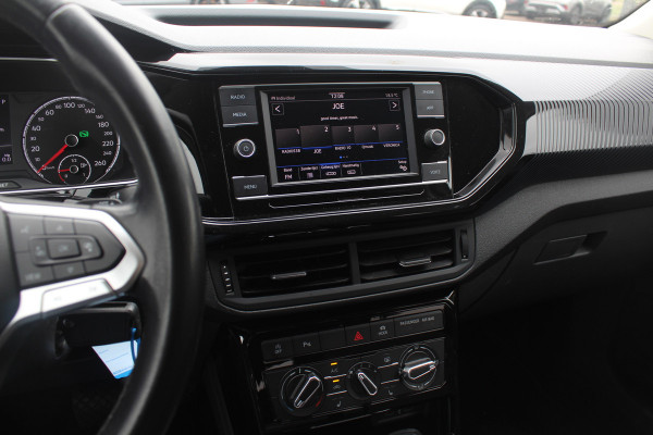 Volkswagen T-Cross 1.0 TSI Style / Trekhaak / Navigatie / Parkeerhulp V+A / 18'' / LED Koplampen / Dodehoek / Stoelverwarming / Apple CarPlay / ACC