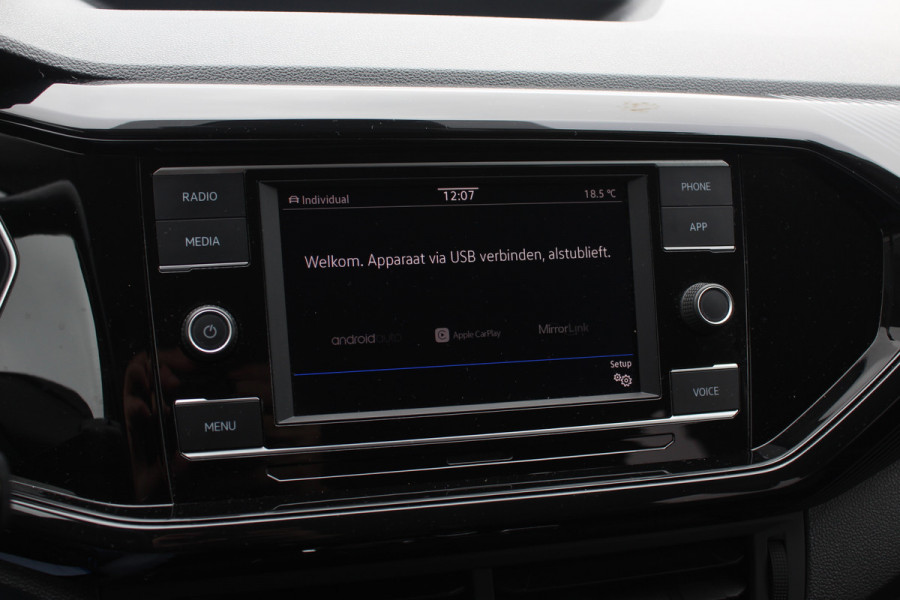 Volkswagen T-Cross 1.0 TSI Style / Trekhaak / Navigatie / Parkeerhulp V+A / 18'' / LED Koplampen / Dodehoek / Stoelverwarming / Apple CarPlay / ACC