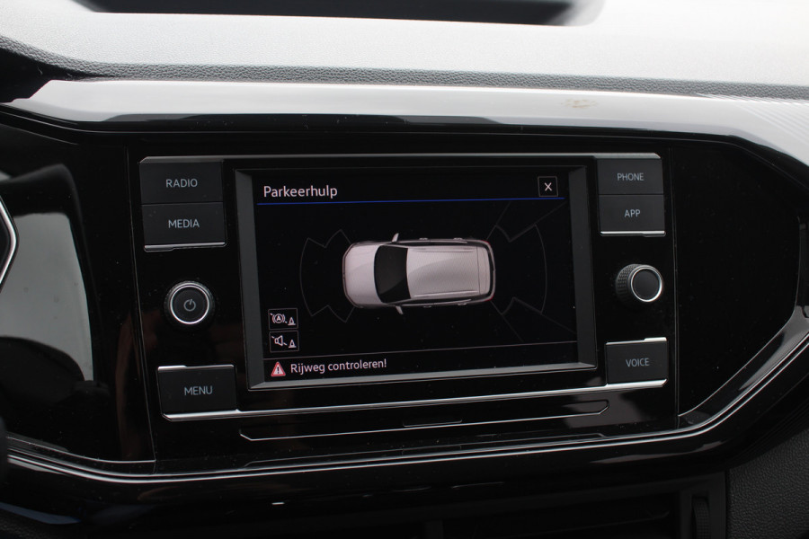 Volkswagen T-Cross 1.0 TSI Style / Trekhaak / Navigatie / Parkeerhulp V+A / 18'' / LED Koplampen / Dodehoek / Stoelverwarming / Apple CarPlay / ACC