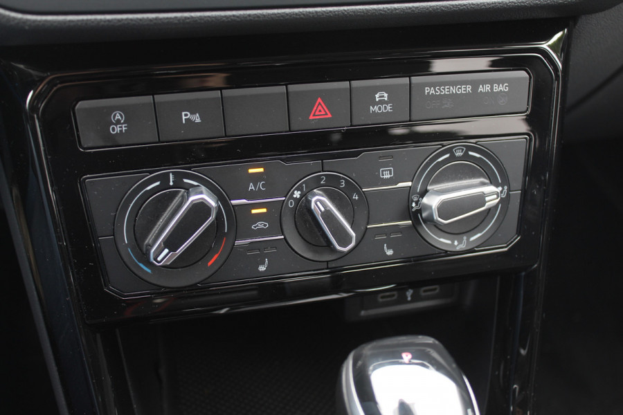 Volkswagen T-Cross 1.0 TSI Style / Trekhaak / Navigatie / Parkeerhulp V+A / 18'' / LED Koplampen / Dodehoek / Stoelverwarming / Apple CarPlay / ACC